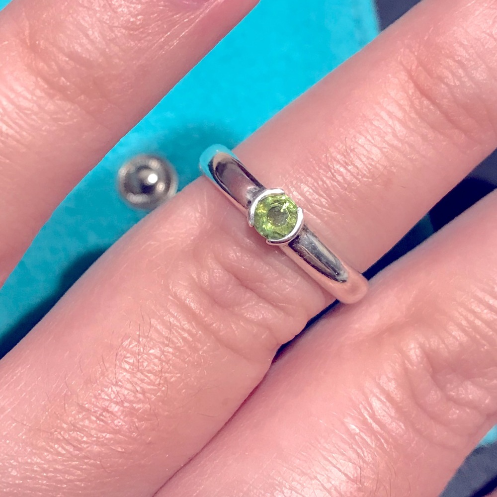 Rare *smaller* Size 7 Tiffany & Co. peridot ring